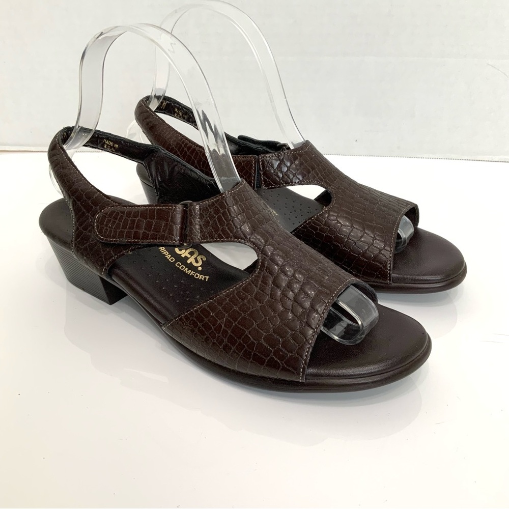 SAS Sz 8.5N Narrow Suntimer Brown Croc Embossed Leather Tripad Comfort Sandals